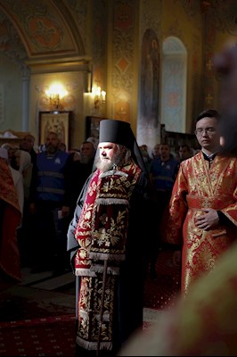 Епископ Тарасий совершил Божественную литургию в Покровском соборе г. Саратова, у ковчега с мощами святого великомученика Георгия Победоносца