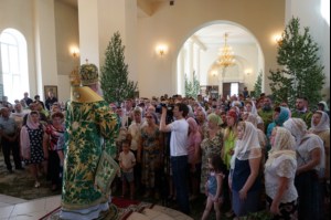 Божественная литургия и Великая вечерня в Свято-Троицком соборе Вольска