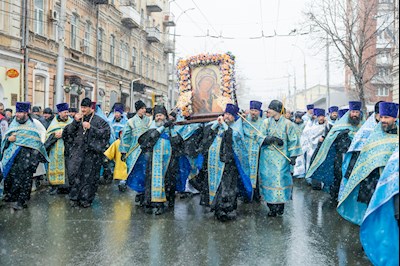 В Саратове прошел традиционный крестный ход с Казанской иконой Божией Матери