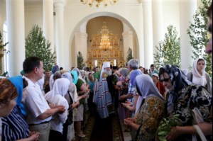 Божественная литургия и Великая вечерня в Свято-Троицком соборе Вольска