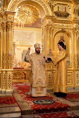 Митрополит Игнатий совершил Божественную литургию и молебен на новый год в Покровском соборе г. Саратова