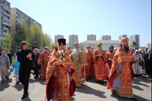 Митрополит Лонгин возглавил Литургию с сурдопереводом