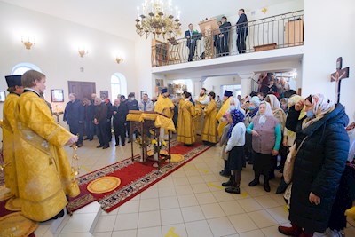 Митрополит Игнатий совершил Божественную литургию в Трехсвятительском храме г. Саратова