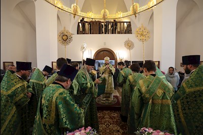 Митрополит Игнатий совершил Литургию Преждеосвященных Даров в храме в честь иконы Божией Матери «Всех скорбящих Радость» г. Саратова