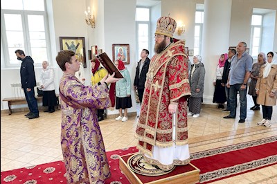 Митрополит Игнатий совершил Божественную литургию в храме Новомучеников и исповедников Саратовских г. Саратова