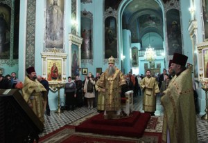 Божественная литургия в Духосошественском кафедральном соборе города Саратова
