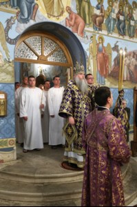 Крещальная литургия в Свято-Троицком соборе Саратова