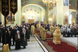 Божественная литургия в храме в честь Покрова Пресвятой Богородицы г.Саратова