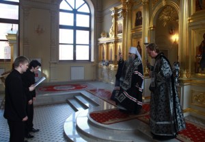 Вечернее богослужение на Архиерейском подворье — храме во имя святого апостола и евангелиста Иоанна Богослова
