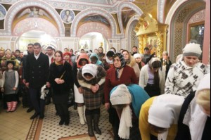 Митрополит Лонгин совершил Рождественское ночное богослужение