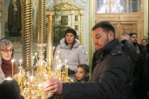 Митрополит Лонгин совершил Великую Рождественскую вечерню в Покровском храме Саратова