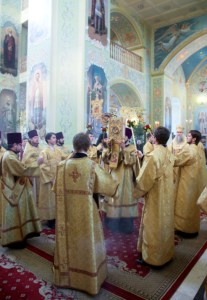 Божественная литургия в храме в честь Покрова Пресвятой Богородицы города Саратова