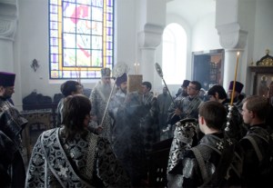 Литургия Преждеосвященных Даров на Архиерейском подворье — храме в честь иконы Божией Матери «Утоли моя печали» г.Саратова