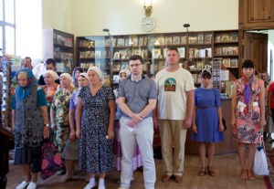 Божественная литургия на Архиерейском подворье — храме во имя преподобного Серафима Саровского города Саратова