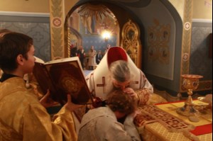 Божественная литургия в Свято-Троицком соборе Саратова