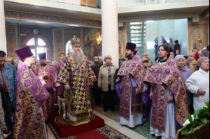 Божественная литургия и панихида в храме во имя Всех Святых, в земле Российской просиявших г. Саратова