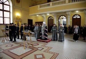 Царские часы на Архиерейском подворье — храме во имя святого апостола и евангелиста Иоанна Богослова при Саратовской православной духовной семинарии