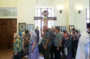 Божественная литургия и панихида на Архиерейском подворье – храме во имя преподобного Серафима Саровского г.Саратова