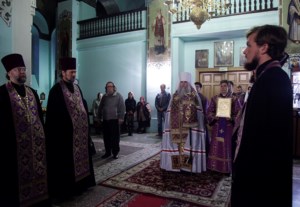 Всенощное бдение c Чином Воздвижения Креста в храме в честь Сошествия Святого Духа города Саратова