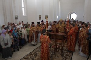 Божественная литургия в храме во имя святого великомученика Георгия Победоносца микрорайона Солнечный города Саратова