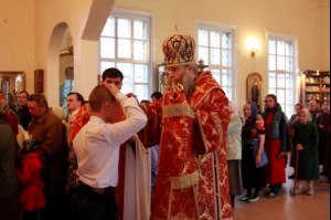 Всенощное бдение в Серафимовском храме Саратова