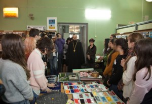 Открылась выставка новых тактильных книг, изготовленных прихожанами Покровского храма