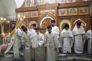 Божественная литургия и панихида в храме во имя святителя и чудотворца Николая на Елшанском кладбище г. Саратова