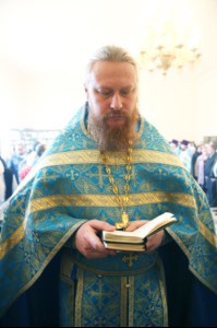 Вечерня в соединении с Божественной литургией свт. Иоанна Златоуста в храме в честь Благовещения Пресвятой Богородицы г.Вольска