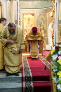 Божественная литургия в храме во имя Всех Святых, в земле Российской просиявших, г. Саратова