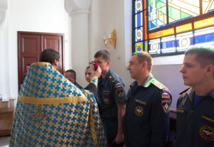 Сотрудники Главного управления МЧС России по Саратовской области помолились перед иконой Божией Матери «Неопалимая Купина»
