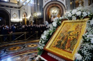 Митрополит Лонгин сослужил Святейшему Патриарху Кириллу на Литургии в кафедральном соборном Храме Христа Спасителя