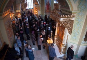 Великое повечерие с чтением канона преподобного Андрея Критского в храме в честь Покрова Пресвятой Богородицы г. Саратова