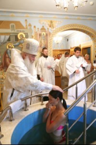 Крещальная литургия в Свято-Троицком соборе Саратова