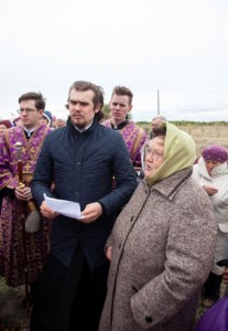 Освящение поклонного креста на въезде в г. Шиханы
