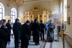 Уставное богослужение на Архиерейском подворье — в храме во имя святого апостола и евангелиста Иоанна Богослова при СПДС