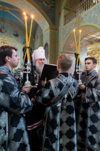 Великое повечерие с чтением канона преподобного Андрея Критского в храме Покрова Пресвятой Богородицы г. Саратова