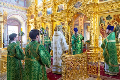 Божественная литургия в Свято-Троицком кафедральном соборе г. Саратова