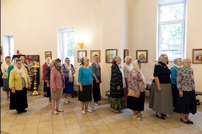 Епископ Манхэттенский Николай совершил Божественную литургию в храме святителя Николая Японского г. Саратова