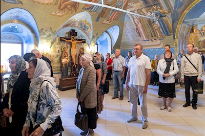 Божественная литургия в Свято-Троицком кафедральном соборе г. Саратова