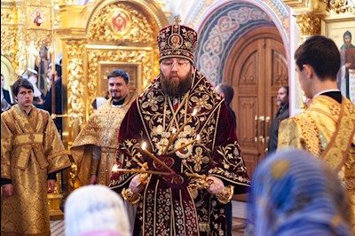 Божественная литургия в Свято-Троицком кафедральном соборе г. Саратова