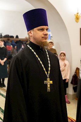 Божественная литургия в храме в честь святителя Иоанна Златоуста в п. Зональный г. Саратова