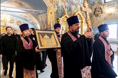 В Саратове и Покровске прошел автомобильный крестный ход со святынями Саратовской митрополии
