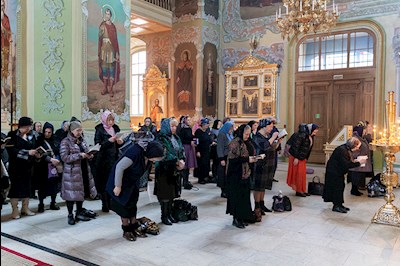 Великое повечерие с чтением канона преподобного Андрея Критского в Покровском храме г. Саратова
