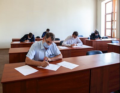 В Саратовской православной духовной семинарии начались вступительные испытания