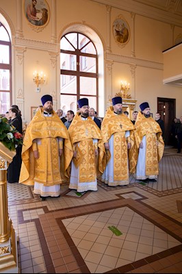 Митрополит Игнатий совершил Божественную литургию в храме во имя святого апостола и евангелиста Иоанна Богослова при СПДС