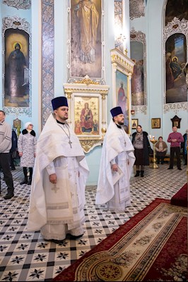 Митрополит Игнатий совершил Божественную литургию в Свято-Духовском соборе г. Саратова