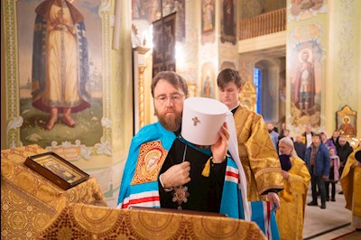 Митрополит Игнатий совершил Божественную литургию и молебен на новый год в Покровском соборе г. Саратова