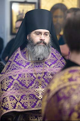 Митрополит Игнатий совершил Великое освящение Крестовоздвиженского подворья Свято-Алексиевского женского монастыря г. Саратова и Божественную литургию в новоосвященном храме