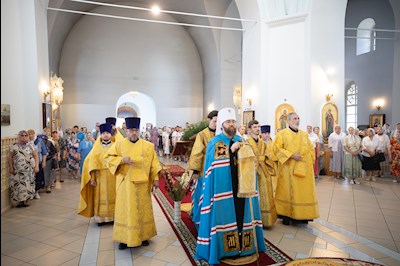 Митрополит Игнатий совершил Божественную литургию в храме Покрова Пресвятой Богородицы г. Петровска
