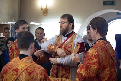 Митрополит Игнатий совершил Божественную литургию пасхальным чином в храме святого пророка Илии п. Сенной Вольского района